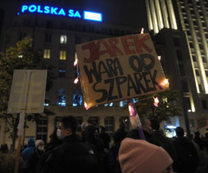Transparenty na strajkach kobiet