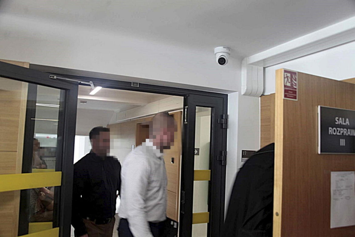 Rafał i Aleksander pobili Adama Niedzielskiego w centrum miasta. Były minister okazał im łaskę