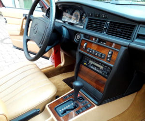 Mercedes-Benz 190E z przebiegiem 499 km