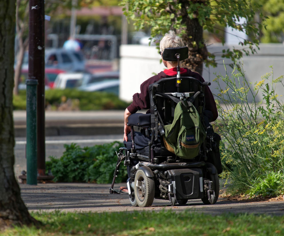 Wózek inwalidzki pędził ulicami Wrocławia