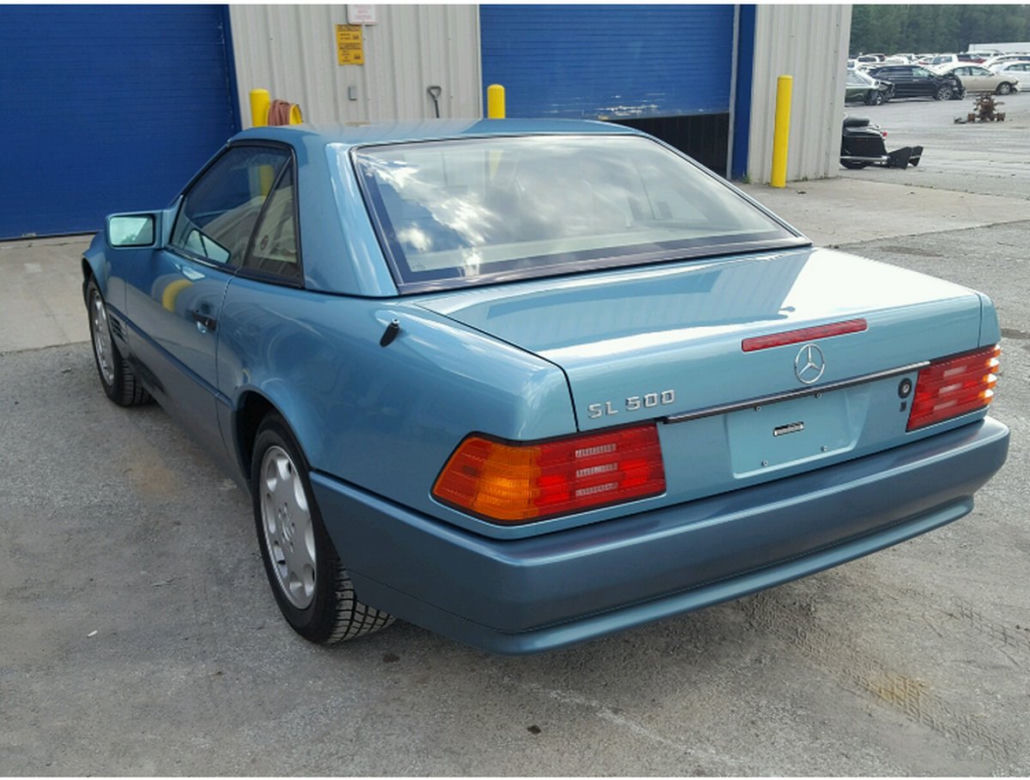 Mercedes 500 SL z przebiegiem niecałych 2000 km
