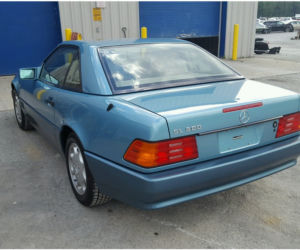 Mercedes 500 SL z przebiegiem niecałych 2000 km