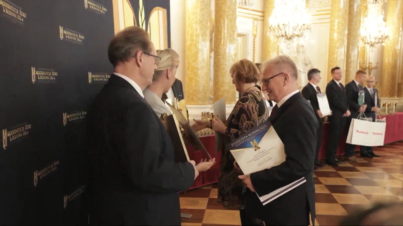 Gala na Zamku Królewskim w Warszawie. Starosta Toruński odebrał nagrodę dla budynku w Dobrzejewicach
