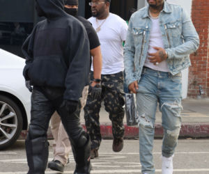 Zamaskowany Kanye West z kolegami