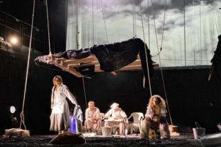 Jej dziecko zostało zabite, ona mieszkała w dole w ziemi – spektakl, który porusza do łez