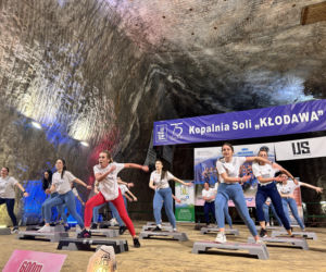Trening fitness na stepie 600 metrów pod ziemią. Poznanianki zawalczyły o rekord Guinnessa