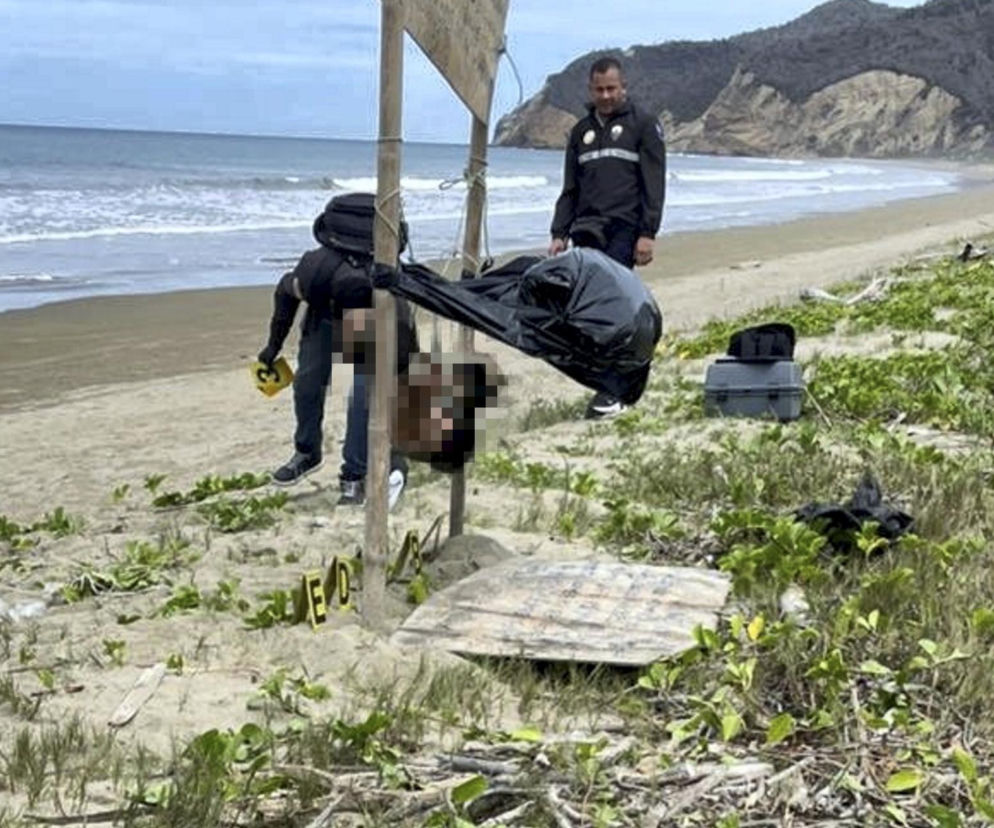 Pięć ludzkich głów powieszonych na linach. Szokujące odkrycie na plaży!