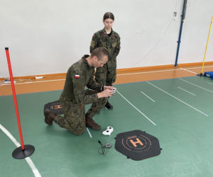 Uczą się latać dronami! Efekty sprawdzili na szkolnych zawodach
