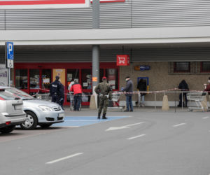 Policja i wojsko upominają i karają mieszkańców Krakowa