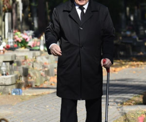 Limuzyną na grób matki. Jarosław Kaczyński 
