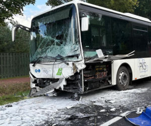 Wielkopolskie/ Trzy osoby zginęły w zderzeniu samochodu osobowego z autobusem
