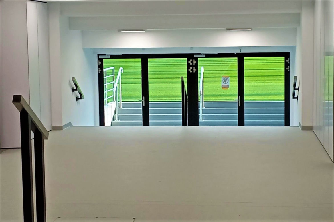 Spacery po nowym szczecińskim stadionie przyciągnęły wielu chętnych