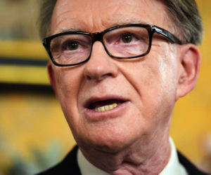 Były ambasador aresztowany, chodzi o Epsteina. Kim jest Mandelson?