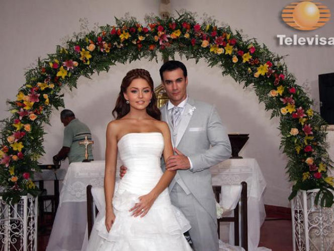 OTCHŁAŃ NAMIĘTNOŚCI. Elisa (Angelique Boyer), Damian (David Zepeda)