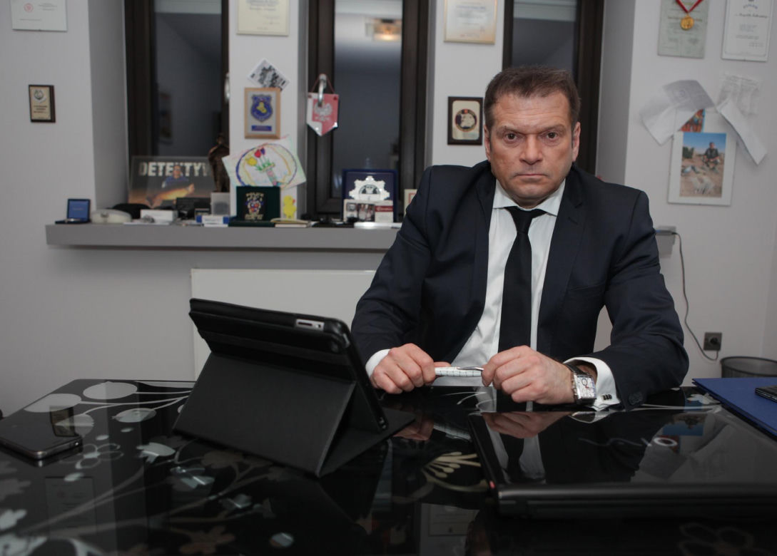 Aż trudno uwierzyć, że tak kiedyś wyglądał Krzysztof Rutkowski. Co za metamorfoza!