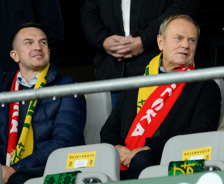 Donald Tusk przyleciał na mecz Litwa - Polska