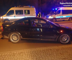 Śląskie: Dwaj chłopcy na hulajnogach wjechali wprost pod nadjeżdżające auta. 9 i 14-latek trafili do szpitala [ZDJĘCIA]