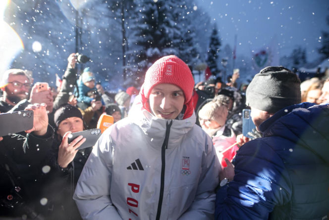 Kacper Tomasiak zaliczył dramatycznie wyglądający upadek w Vikersund