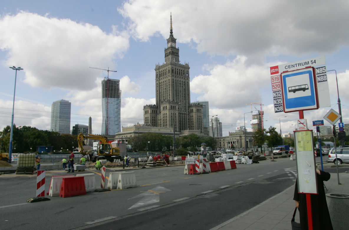 Marszałkowska ma być bardziej zielona, ze ścieżką rowerową która powstaje wzdłuż Placu Defilad.