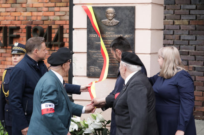 Odsłonięto tablicę upamiętniającą powstańca warszawskiego Jerzego Mindziukiewicza „Jura”