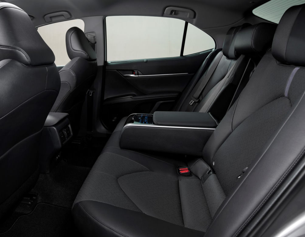 Toyota Camry Hybrid lifting 2021