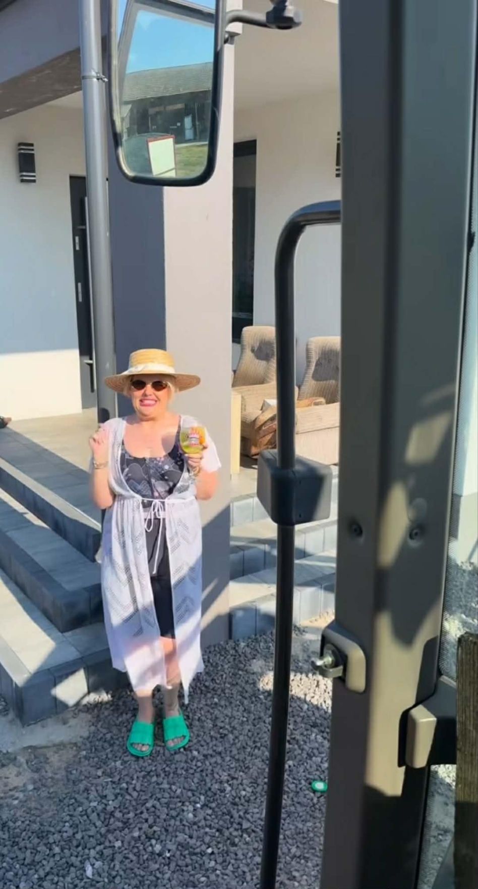 Sieklucka na Bali, a Zawodnik przy bali. Która ma fajniejsze wczasy?