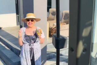Sieklucka na Bali, a Zawodnik przy bali. Która ma fajniejsze wczasy?