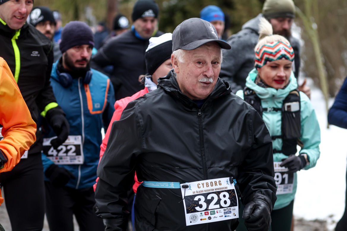 Wystrzał startera zamiast szampana. Tłumy powitały Nowy Rok na XX Śląskim Maratonie Noworocznym Cyborg