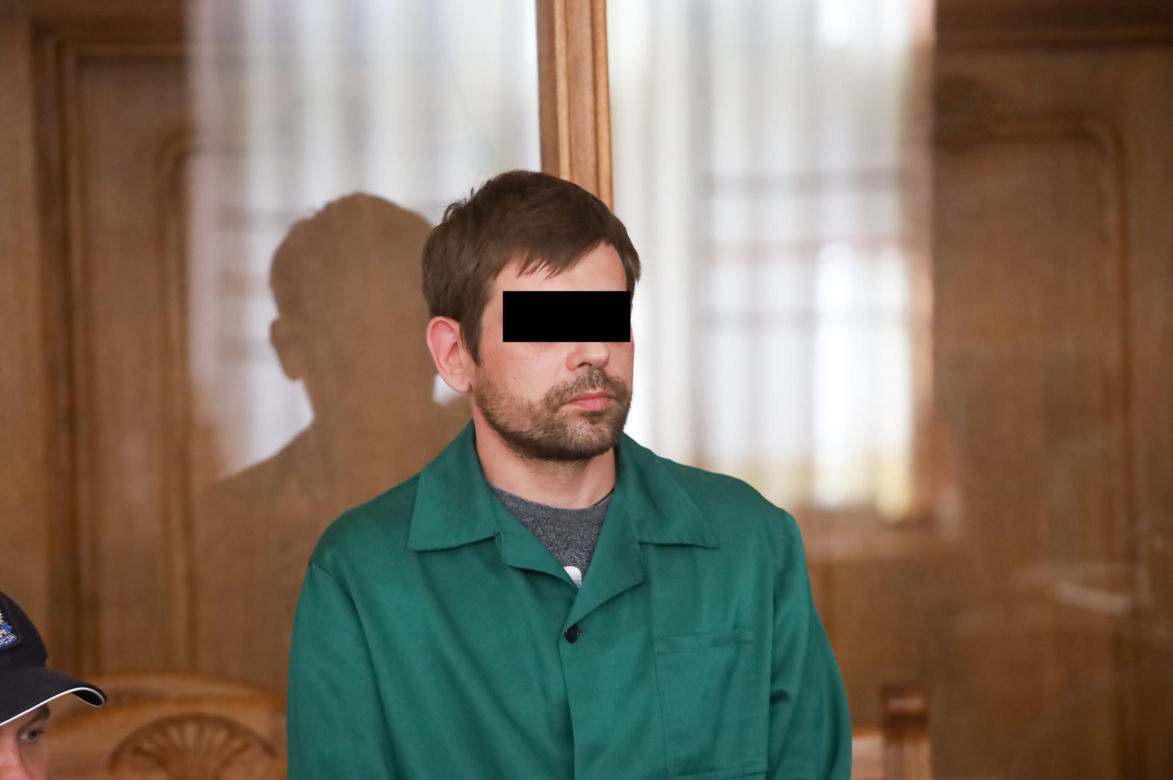 Zatłukł ukochaną i ogolił na łyso. Nie przyznaje się. bo "ma słabą pamięć"