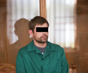 Zatłukł ukochaną i ogolił na łyso. Nie przyznaje się. bo ma słabą pamięć