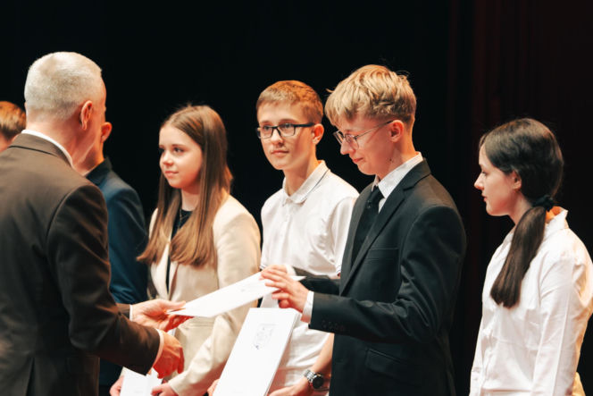 Najzdolniejsi uczniowie odebrali stypendia Prezydenta Miasta Siedlce