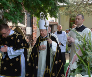 Kraków. Pogrzeb ks. Z. Sochackiego. Prezydent A. Duda odznaczył go orderem 
