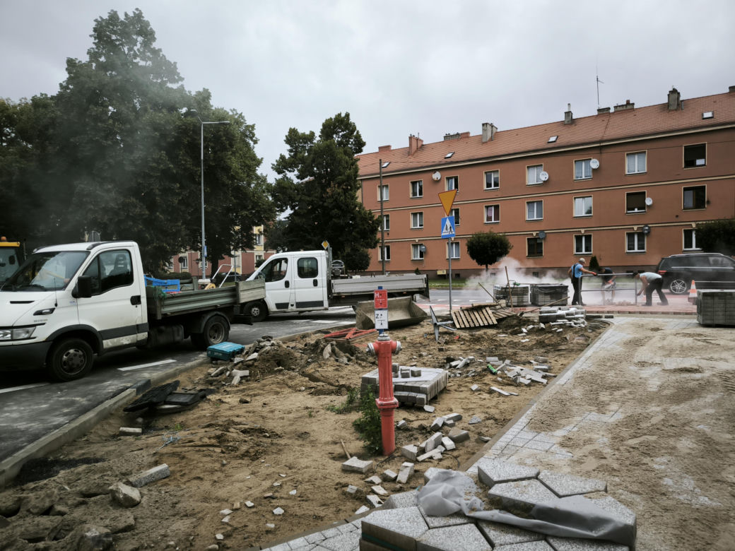 Końcówka remontu ulicy Racławickiej w Lesznie 