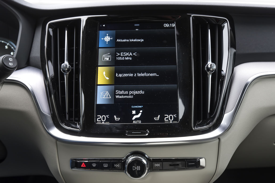 Volvo V60 Momentum Pro B4 FWD AT8