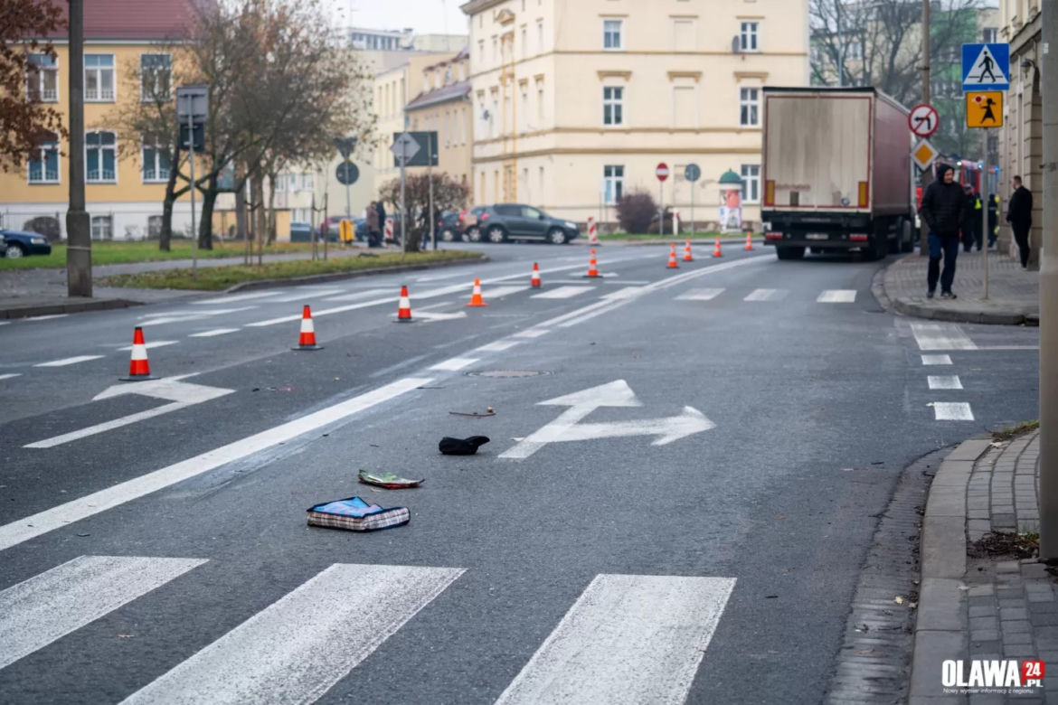 Ciężarówka ciągnęła starszego mężczyznę przez kilkanaście metrów