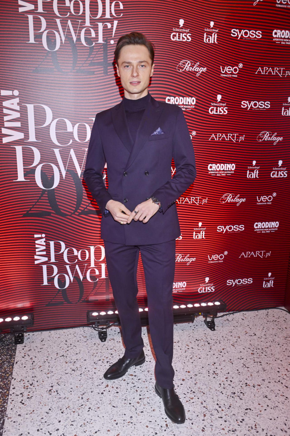 Tak przez lata zmieniał się Patryk Pniewski. Zaczynał jako idol nastolatek w "Pierwszej miłości"