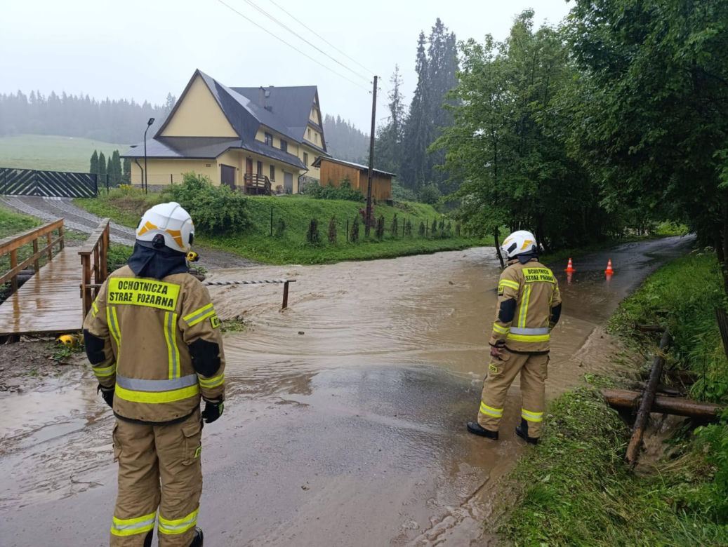 Nawałnice w Małopolsce. Intensywne burze i ulewne deszcze spowodowały podtopienia i wzrost poziomu wód w rzekach