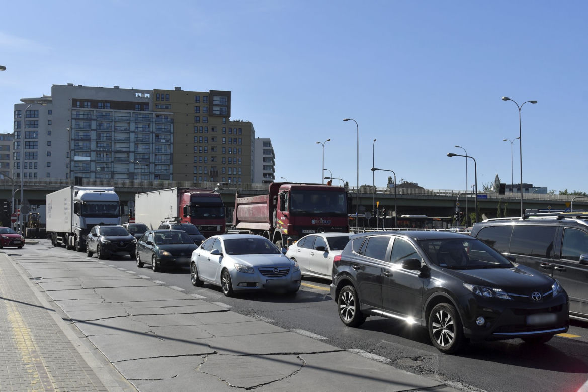 Warszawa stanęła. Gigantyczne korki przez remonty i zwężenia