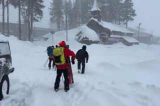 Wielka lawina porwała ludzi! Dziesięciu zaginionych narciarzy