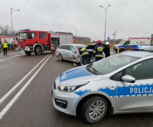 Wypadek na obwodnicy Gołdapi. Pięć osób rannych! Droga CAŁKOWICIE ZABLOKOWANA