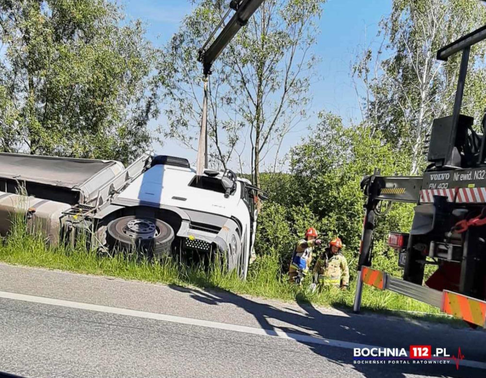 Śmiertelny wypadek pod Bochnią. Nie żyje kierowca ciężarówki