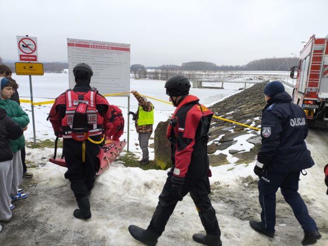 Symulacja akcji ratunkowej na zbiorniku Korzeń w Skrzyszowie