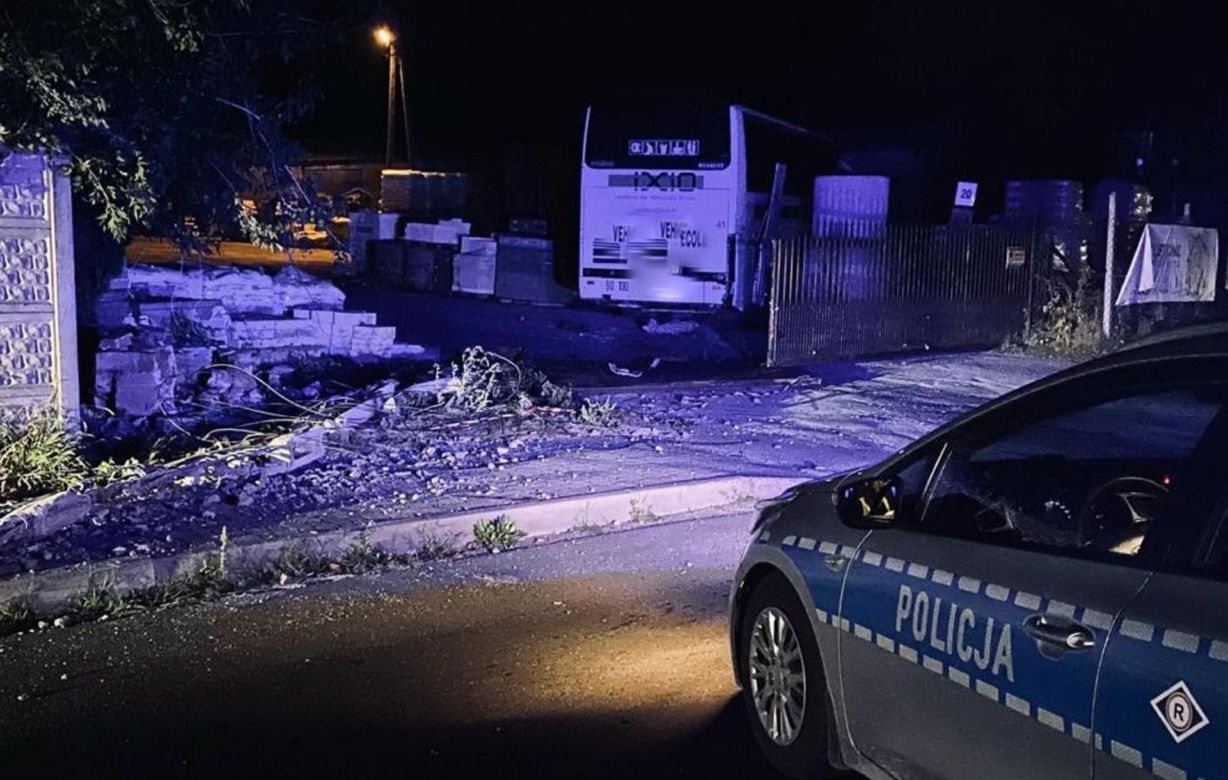 18-latek z Łódzkiego ukradł autobus. Taranował wszystko na swojej drodze! 