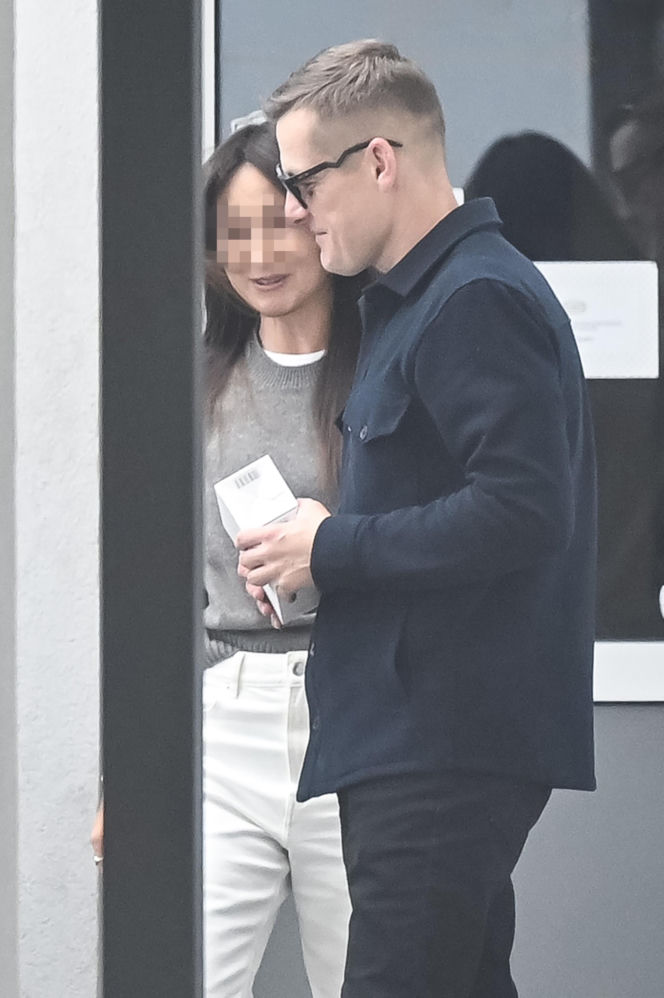 Marcin Mroczek z dziewczyną w cukierni