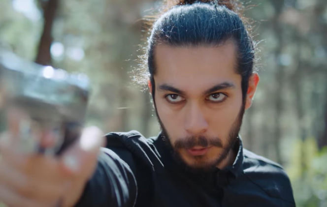 Dziedzictwo, odcinek 892: Ferit ratuje nieprzytomną Ayse, a Poyraz zabija Szakala