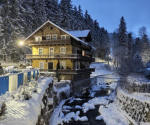 Zapomnij o Zakopanem! Ta wieś na Dolnym Śląsku zimą zamienia się w bajkową krainę