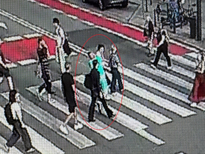 Brutalny atak na przejściu w centrum Warszawy. 33-latek bez powodu powalił pięścią mlodego Ukraińca