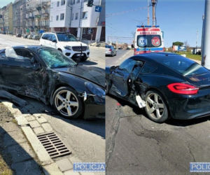 Porsche rozbiło się na latarni na ul. Trzebnickiej. Groźny wypadek we Wrocławiu 