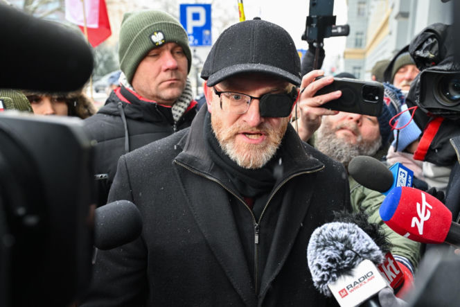 Grzegorz Braun pojawił się w prokuraturze. Nie otrzymał żadnych zarzutów