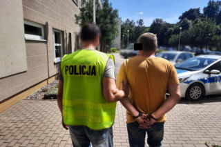Bitwa o warsztat na Targówku. W ruch poszły metalowa rura, hantle i karabin na kulki